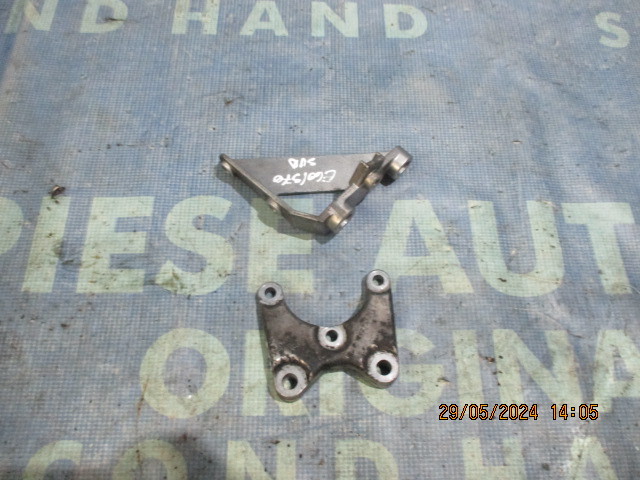 Suport pompa servo-directie BMW E60 530i N52B30A; 7527747 // 7539015