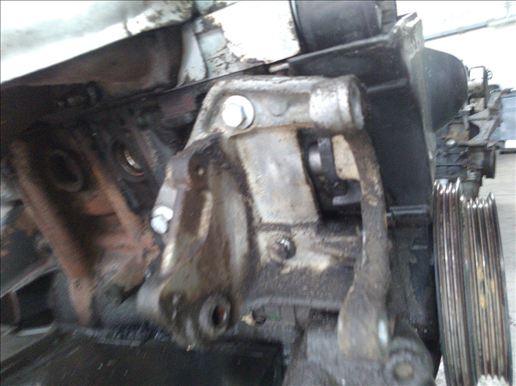 Suport pompa servodirectie 1.2B RENAULT CLIO an fabr. 2010