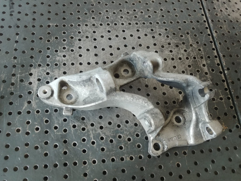 Suport pompa servodirectie 1.6 hdi 9hy peugeot partner citroen xsara c4 9655652980