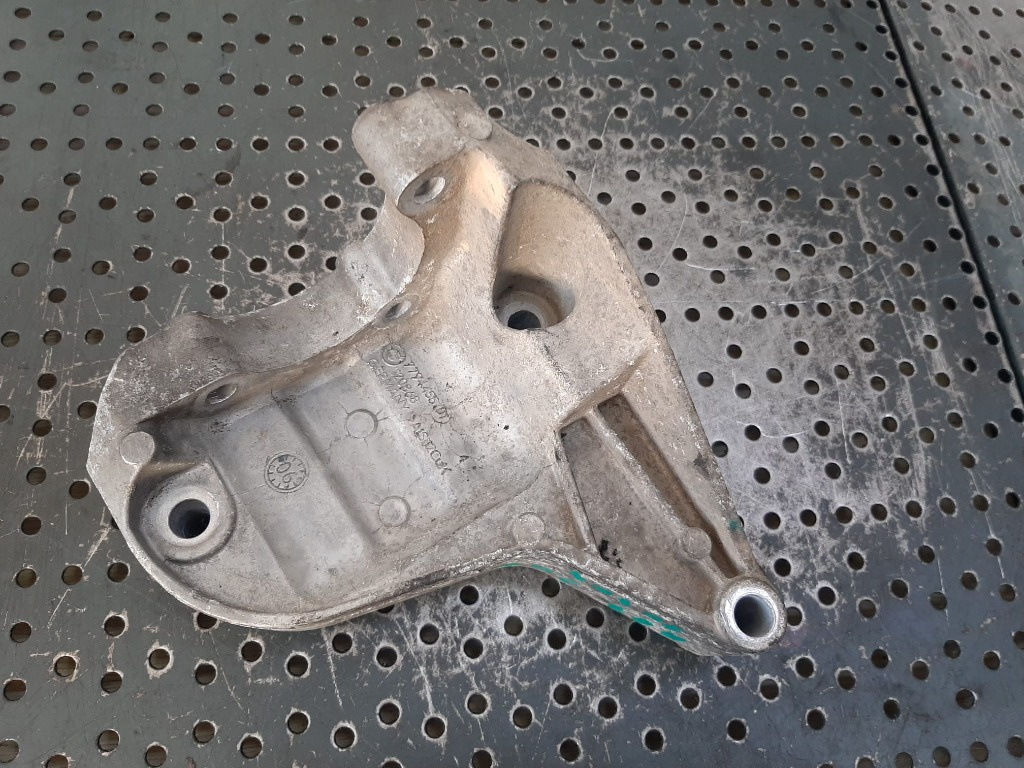 Suport pompa servodirectie 2.0 d 204d4 bmw seria 1 e81 e87 7794455 7692974546