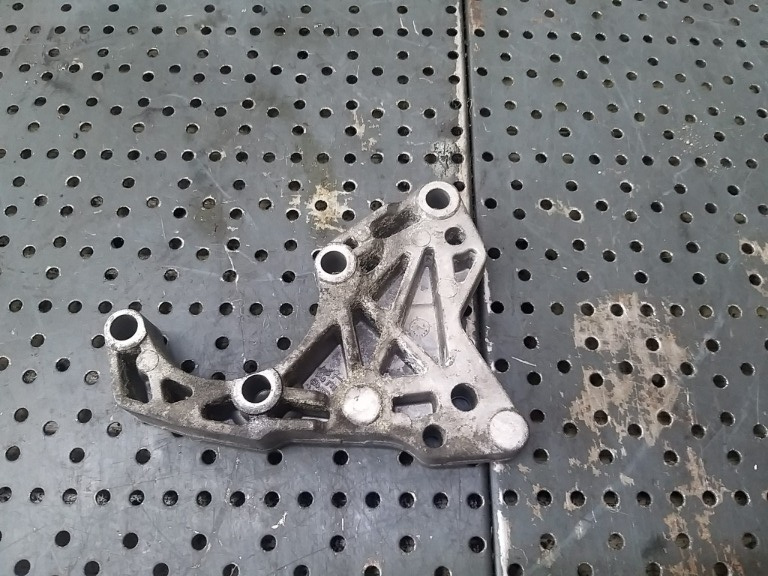 Suport pompa servodirectie 2.0 d bmw seria 3 e46 2247556