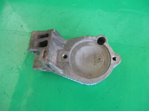 SUPORT POMPA SERVODIRECTIE COD 55562276 OPEL INSIGNIA A 1.8 BENZINA FAB. 2008 – 2013 ⭐⭐⭐⭐...