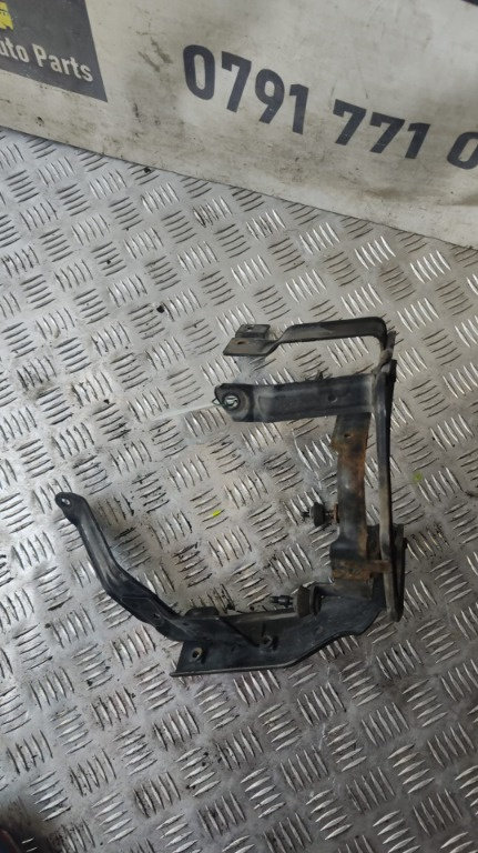 Suport pompa servodirectie Ford Kuga 2.0 TDCI 4x4 cod motor UFDA ,an 2012 cod 8V41-3K738-AE