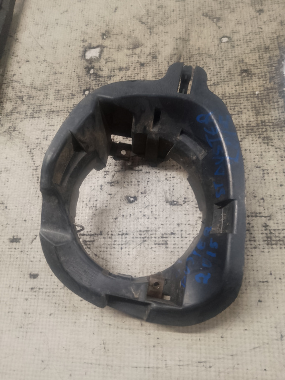 Suport proiector stanga Dacia Duster 2015, 8200597649