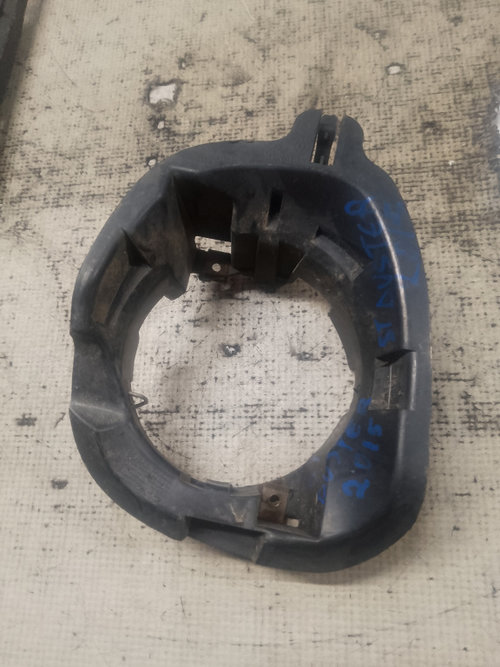 Suport proiector stanga Dacia Duster 2015, 8200597649