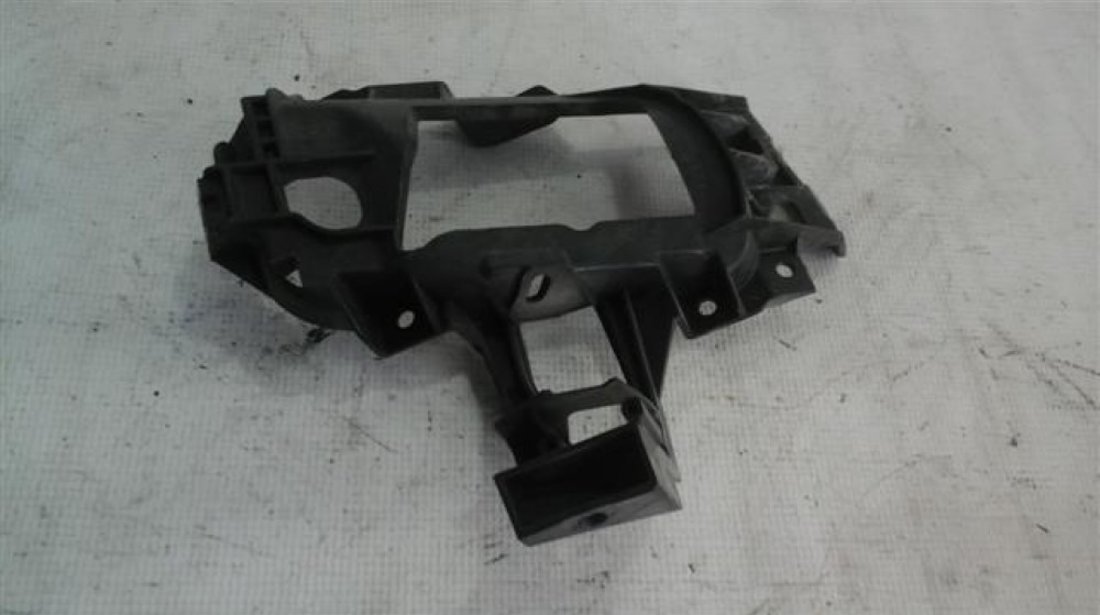 Suport proiector stanga Mazda3 An 2005-2008 cod BR