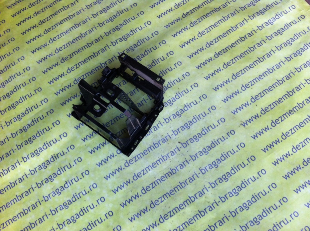 Suport radiocasetofon Volkswagen VW Bora [1998 - 2005] Sedan 1.6 16V MT (105 hp) (1J2) 16V