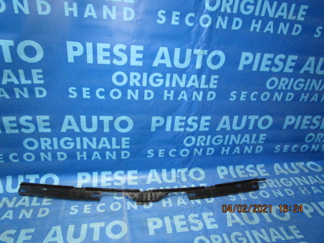 Suport Renault Trafic; 8200048129 (grila parbriz)