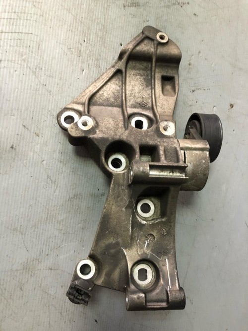Suport rola accesorii 1.5 dci renault clio 2 8200425034