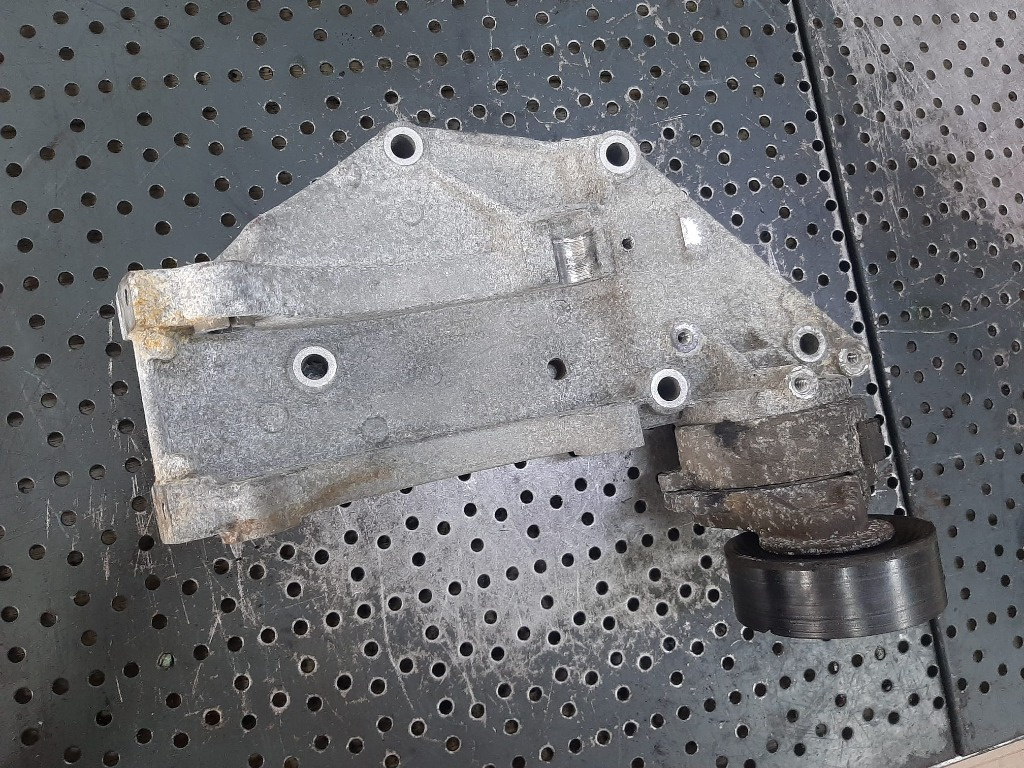 Suport rola accesorii 2.0 tdci focrd focus 2 c-max ford kuga 1 9682367380