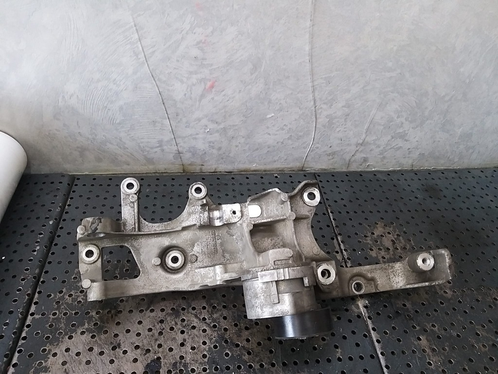 Suport rola accesorii 2.0 tdci ford kuga 1 9688628680