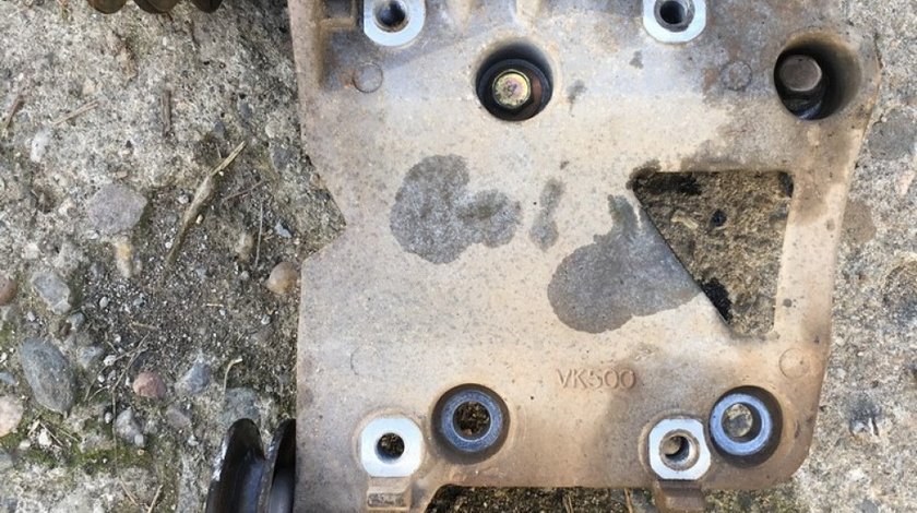 Suport rola accesorii Nissan Navara D22 2.5 Diesel