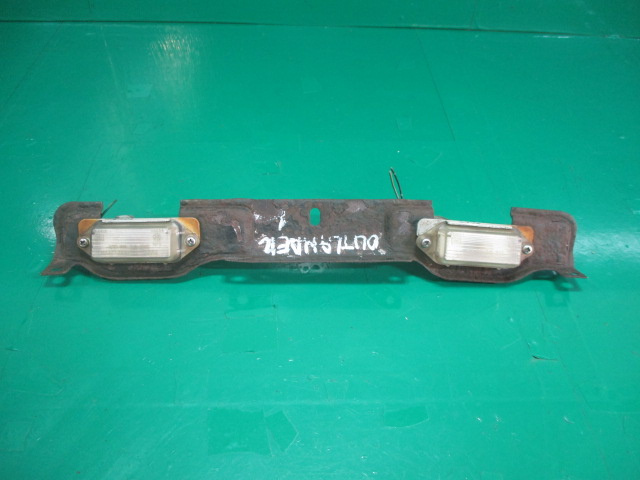 SUPORT / SET LAMPA NUMAR MITSUBISHI OUTLANDER I 4X4 FAB. 2001 - 2006 ⭐⭐⭐⭐⭐