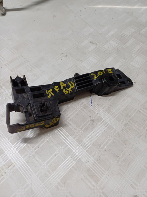 Suport stânga bara fata Suzuki SX4 1.0 Benzina 2018, -