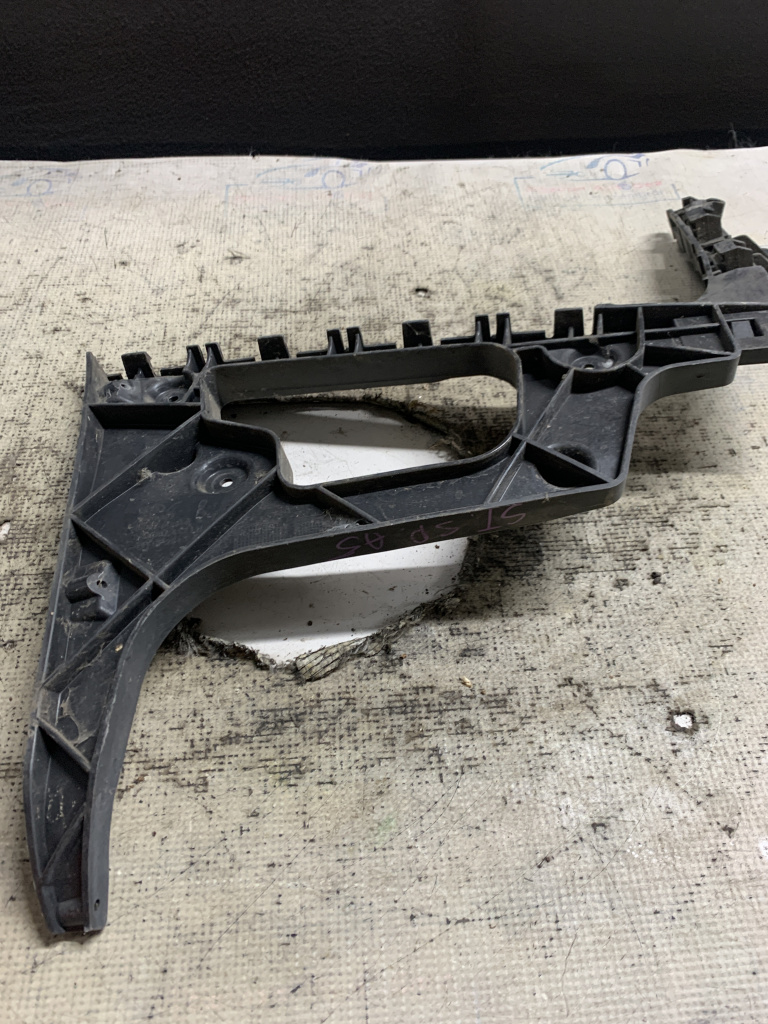 Suport stânga bara spate Audi A5 - Motorina 2014, 8T0807453