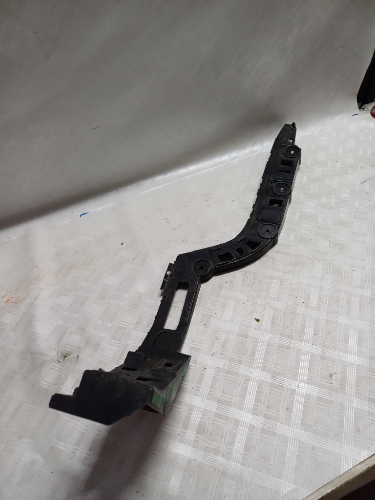 Suport stânga bara spate Volkswagen Passat B7 - Motorina 2013, 3AF807393