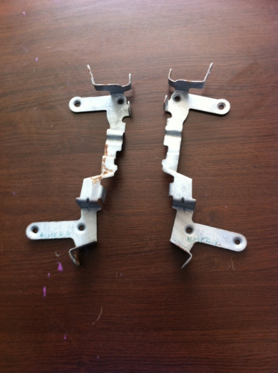 Suport st si dr ornamente centrale bord Nissan Almera N16 [2000 - 2003] Hatchback 3-usi 2.2 D MT (110 hp) II (N16)