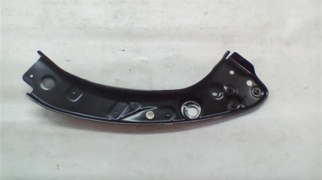 Suport stanga far Mitsubishi Outlander An 2006-2009 cod 5256A425