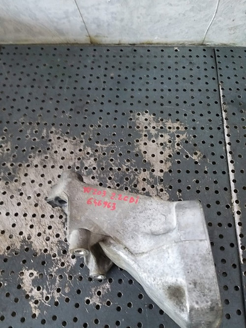 Suport stanga motor 2.2 cdi mercedes c class w203 a6112230704