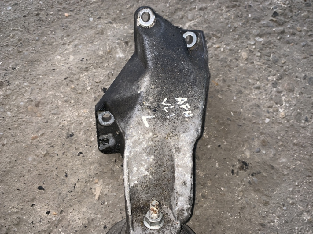Suport stanga motor Volkswagen Passat B5 [1996 - 2000] Sedan 4-usi (3B2)