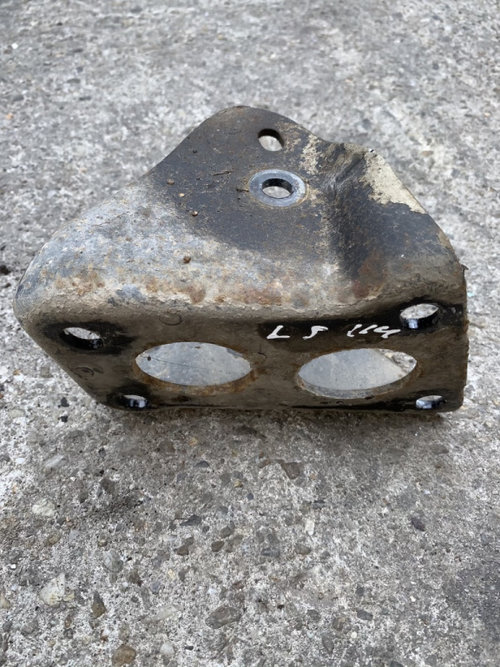 Suport stanga punte spate Skoda Octavia [1996 - 2000] Liftback 5-usi 1.6 MT (75 hp) (1U2) 8V