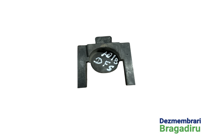 Suport superior radiator dreapta Cod: PE0115241-K3006, PE0115241 PE0115241-K3006, PE0115241 Mazda CX-5 (KE) [2011 - 2015] Crossover 2.2 SKYACTIV-D MT (150 hp) Cod motor: SHY1, Cutie manuala 6+1 trepte