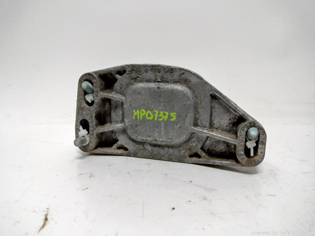Suport tampon Audi A6 C5 (4B2) Berlina 2002 1.9 TDI OEM 8D0199335Q