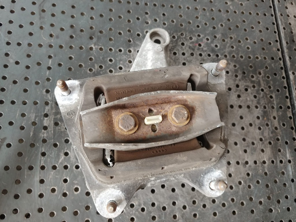 Suport tampon cutie viteze 2.0 tdi cag audi a6 c6 4f