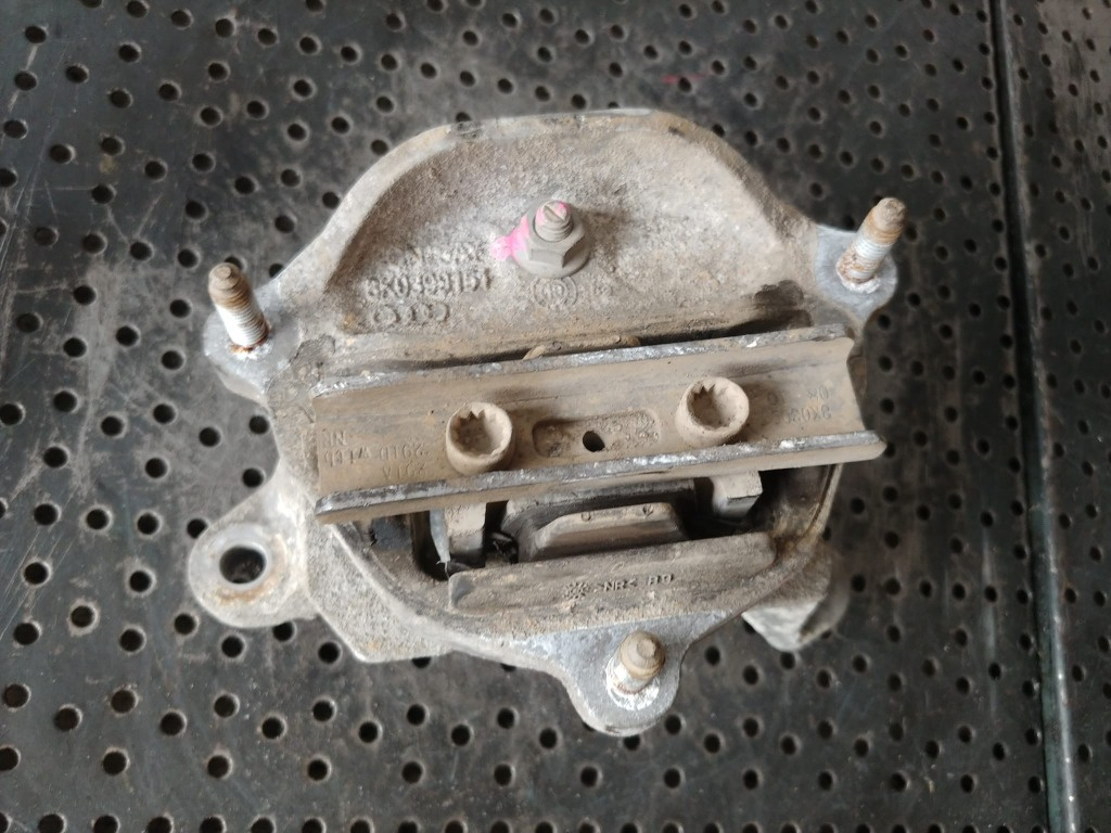 Suport tampon cutie viteze 2.0 tdi cah audi q5 8r a4 b8 8k0399151