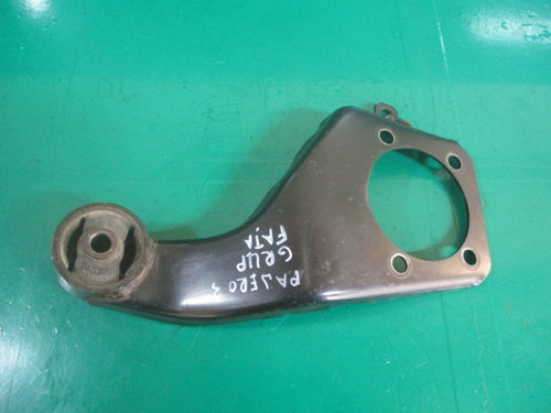 SUPORT / TAMPON GRUP DIFERENTIAL FATA MITSUBISHI PAJERO SHOGUN III 3.2 DI-D FAB. 1999 – 2007 ⭐...