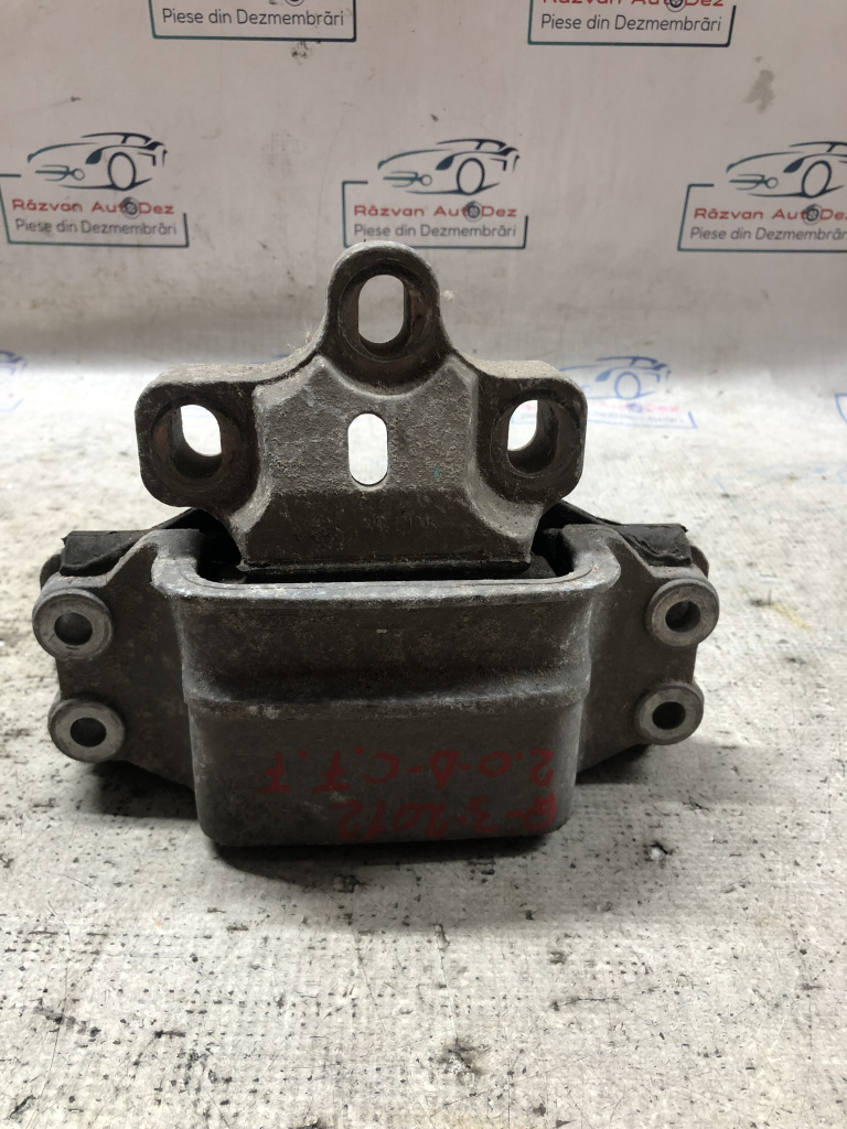 Suport tampon motor Audi Q3 2.0 Motorina 2012, 8J0199555