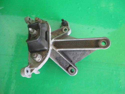 SUPORT / TAMPON MOTOR COD 8200043084 RENAULT MEGANE 2 1.5 DCI FAB. 2002 - 2009 ⭐⭐⭐⭐⭐