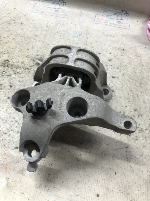 Suport tampon motor Dacia Duster 1.5 Benzina 2013, 112849221R