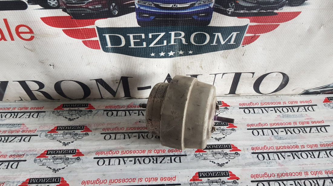 Suport / Tampon motor dreapta Audi A4 B7 1.9 TDi 116 cai motor BRB cod piesa : 8E0199382AG