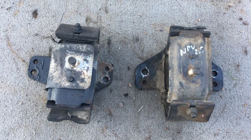 Suport / Tampon motor Nissan Navara D22 2001-2005 2.5 Diesel