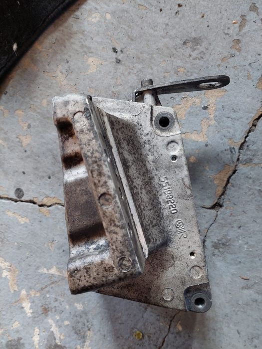 Suport tampon motor Opel Astra H 1.3 CDTI 66 kw Z13DTH 55198220