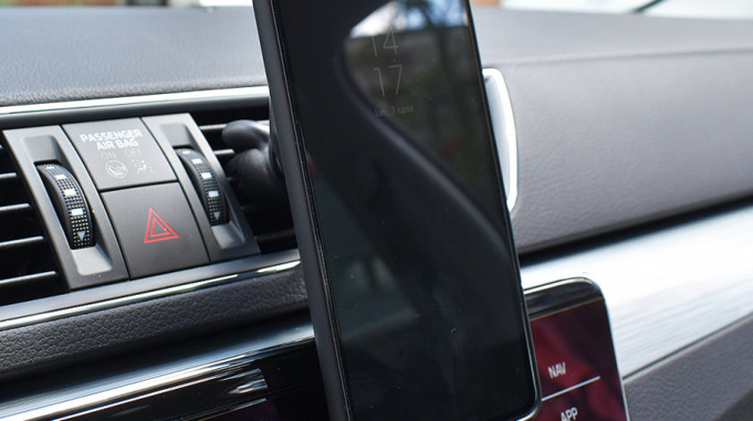 SUPORT TELEFON MAGNETIC AUTO CU FIXARE IN GRILA DE VENTILATIE SI ROTATIE 360