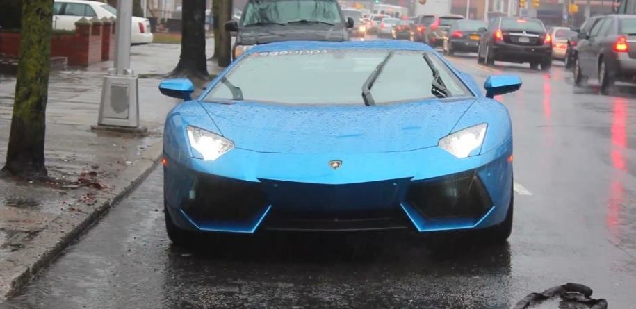 Surpriza din Aventador pentru o eleva de 17 ani din Statele Unite Surpriza din Aventador pentru o eleva de 17 ani din Statele Unite