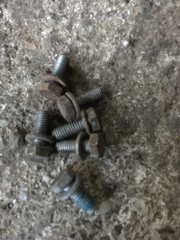 Surub capac distributie Volkswagen VW Passat B6 [2005 - 2010] wagon 5-usi 2.0 TDI MT (140 hp) (3C5)