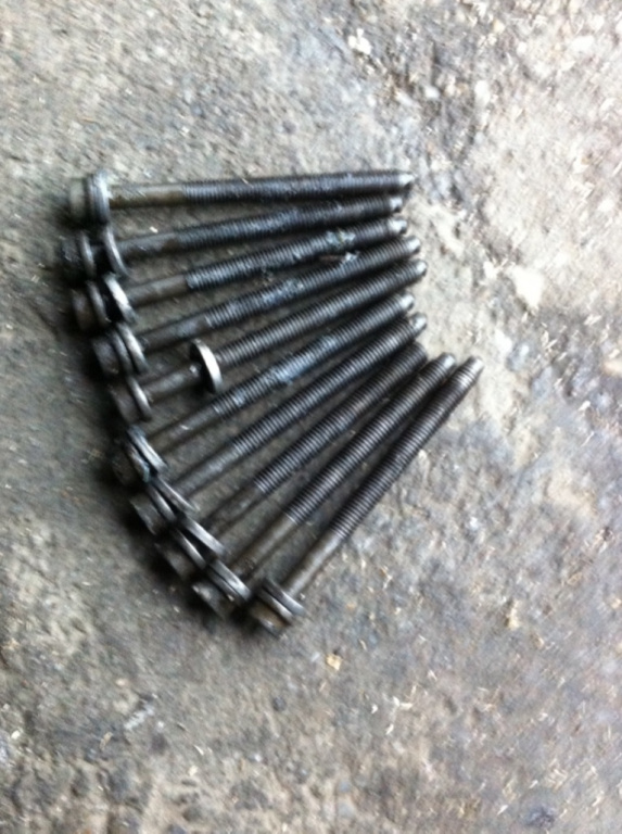Surub chiulasa Audi A4 B5 [1994 - 1999] Avant wagon 5-usi 1.6 MT (101 hp) AHL