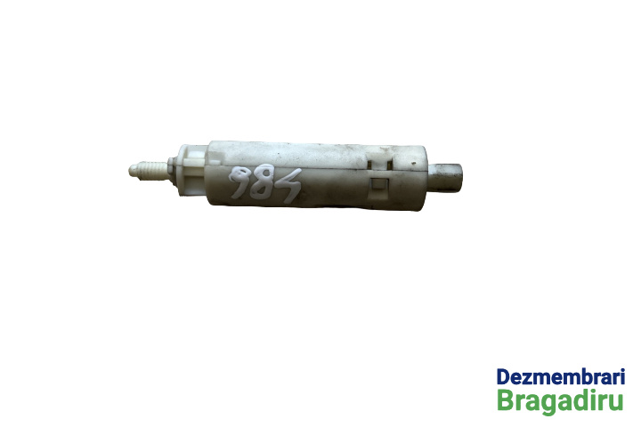 Surub fixare lampa stop dreapta Cod: 7P6945300A Volkswagen VW Touareg generatia 2 7P [2010 - 2014] Crossover 3.0 TDI Tiptronic 4Motion (245 hp) Cod motor: CRC Cod cutie: NAC Cod culoare: LG7W