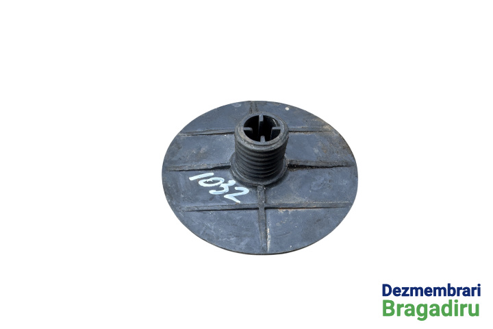 Surub fixare roata de rezerva Cod: 8200317791 8200317791 Renault Megane 2 [facelift] [2006 - 2012] Hatchback 5-usi 1.5 dCi MT (86 hp)