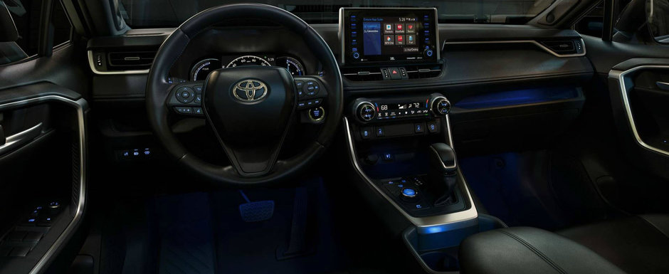 SUV-ul bun la toate a primit o noua generatie. RAV4 este mai agresiv si mai bun in off-road ca oricand SUV-ul bun la toate a primit o noua generatie. RAV4 este mai agresiv si mai bun in off-road ca oricand
