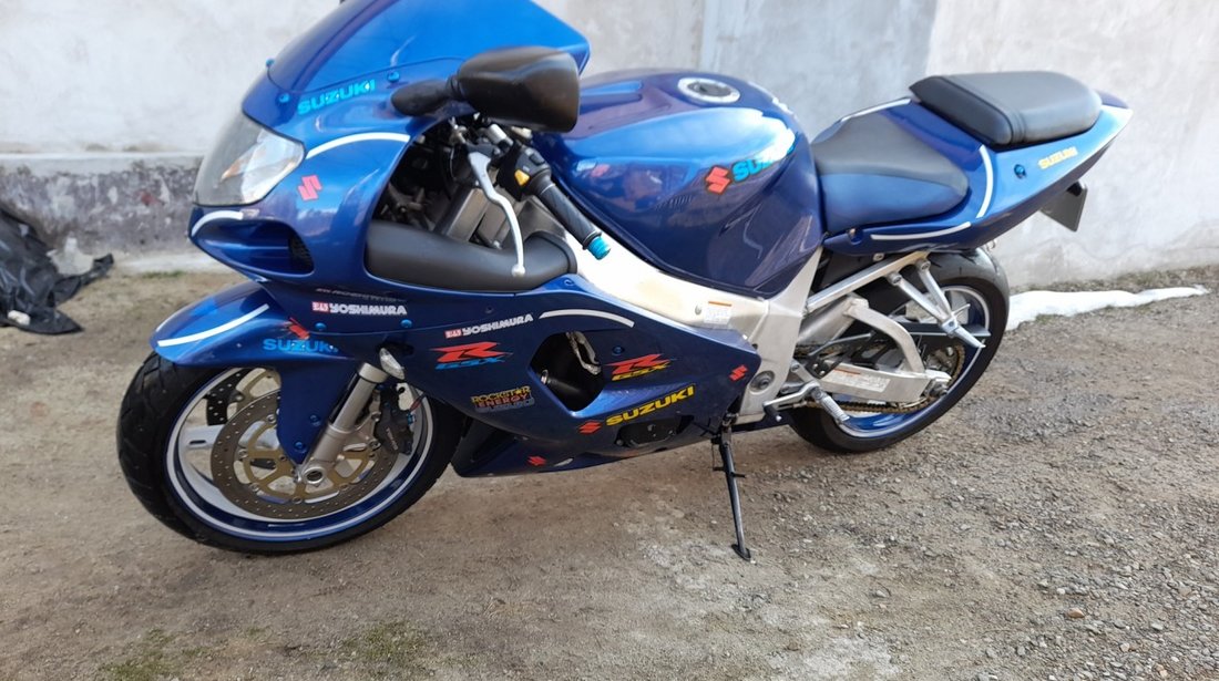 SUZUKI GSXR 750 K 1 variante MOTO/AUTO