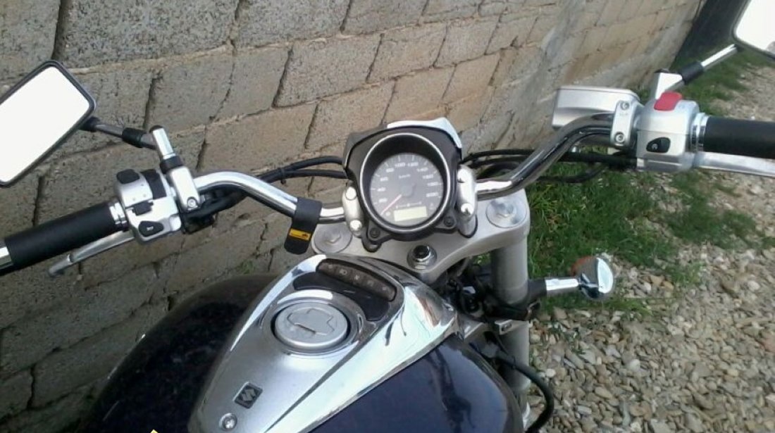 Suzuki intruder 800