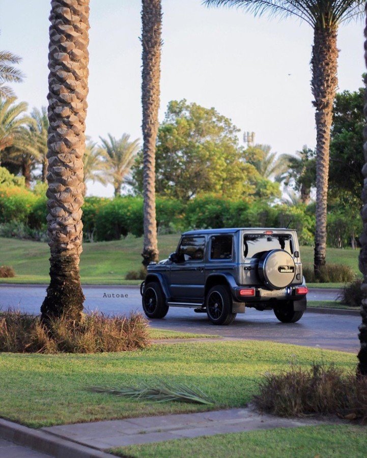 Suzuki Jimny transformat in Brabus G63 AMG