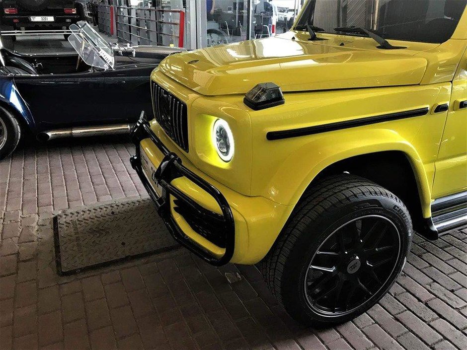 Suzuki Jimny transformat in Mercedes G-Class