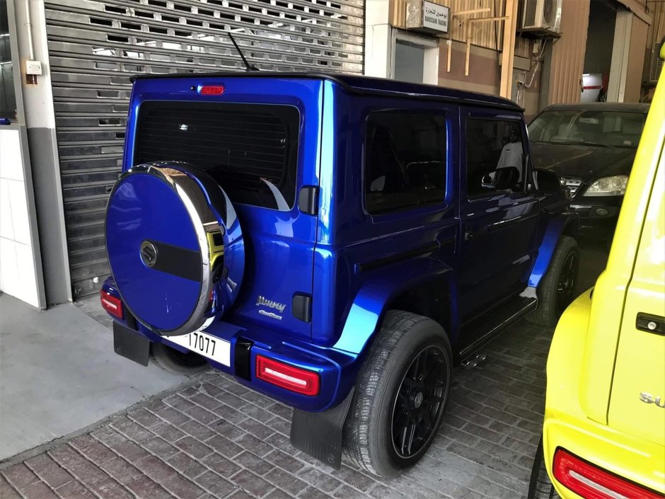 Suzuki Jimny transformat in Mercedes G-Class