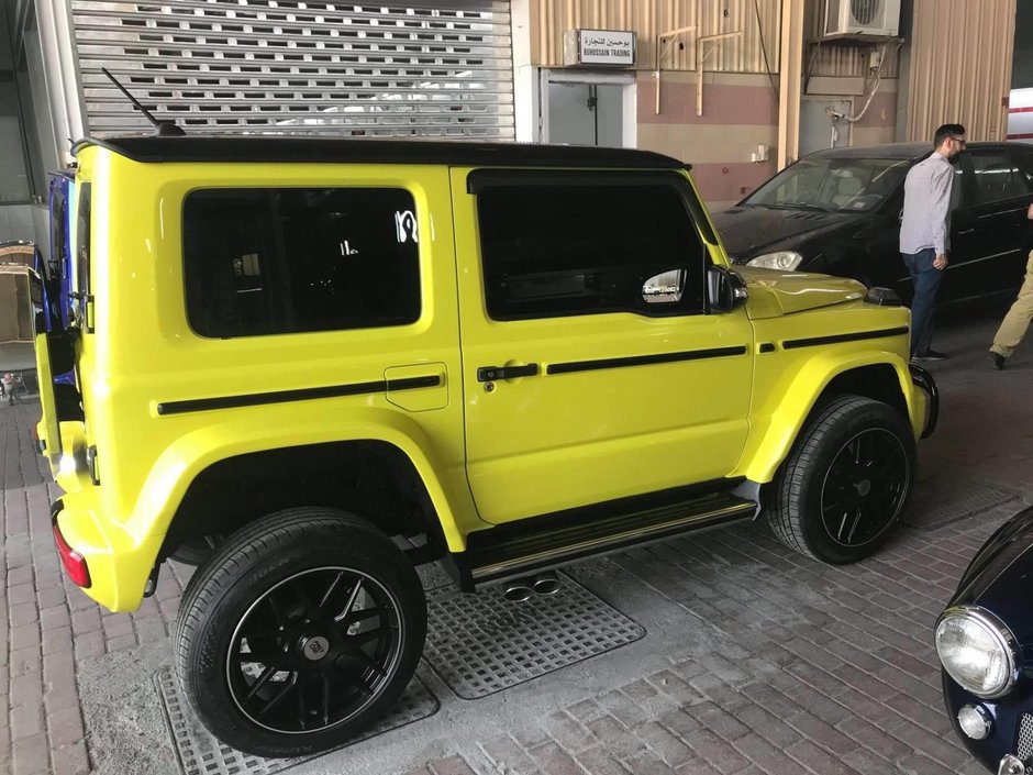 Suzuki Jimny transformat in Mercedes G-Class