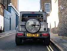Suzuki Jimny transformat in Mercedes G-Class